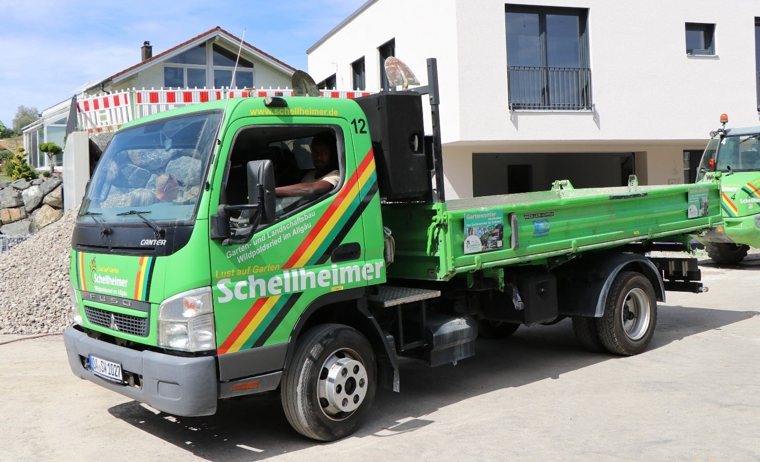 GREEN THUMBS UP. THE FUSO CANTER CONVINCES THE LANDSCAPING PROFESSIONALS AT SCHELLHEIMER GMBH.