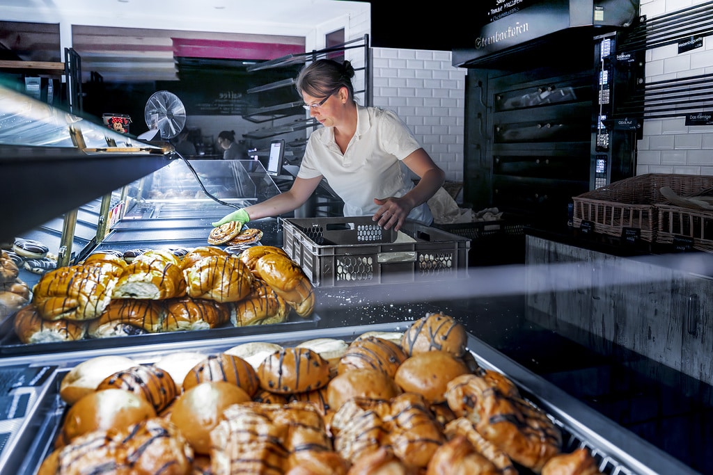 PARTIAL LOAD - BAKERY ZIPPER AND GATENBRÖCKER DELIVER GOODS WITH NINE eCANTERS